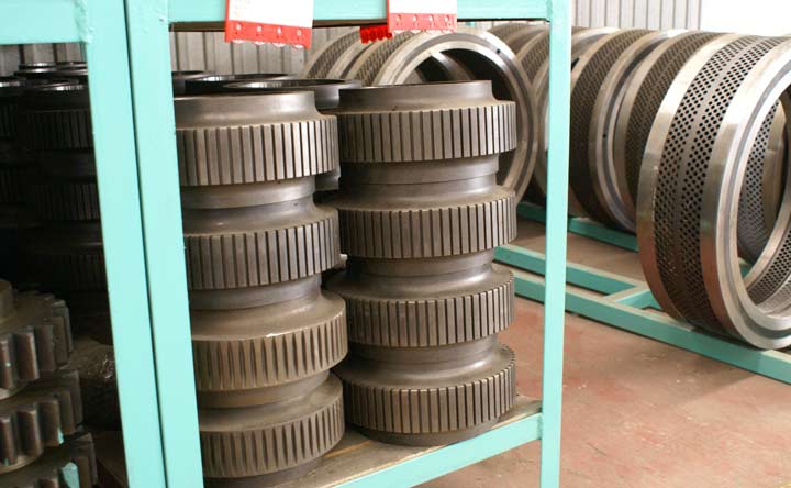 木屑顆粒機(jī)廠(chǎng)家壓輥圖.jpg 木屑顆粒機(jī)廠(chǎng)家壓輥圖.jpg