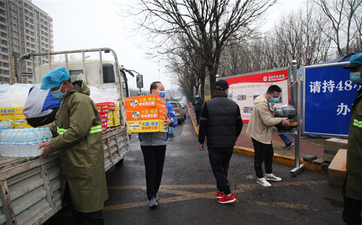 2月25日，山東金格瑞機械有限公司派代表來到齊魯師范學(xué)院捐贈防疫物資，保障校園防疫物品備足備齊，助力學(xué)校的疫情防控工作。
