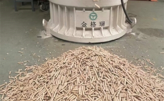 木屑顆粒機加工環(huán)保燃料顆粒，用綠色昭示未來